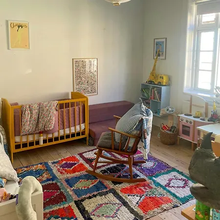Raekkehus Med Baggard Naer Skjolds Plads Holiday home *